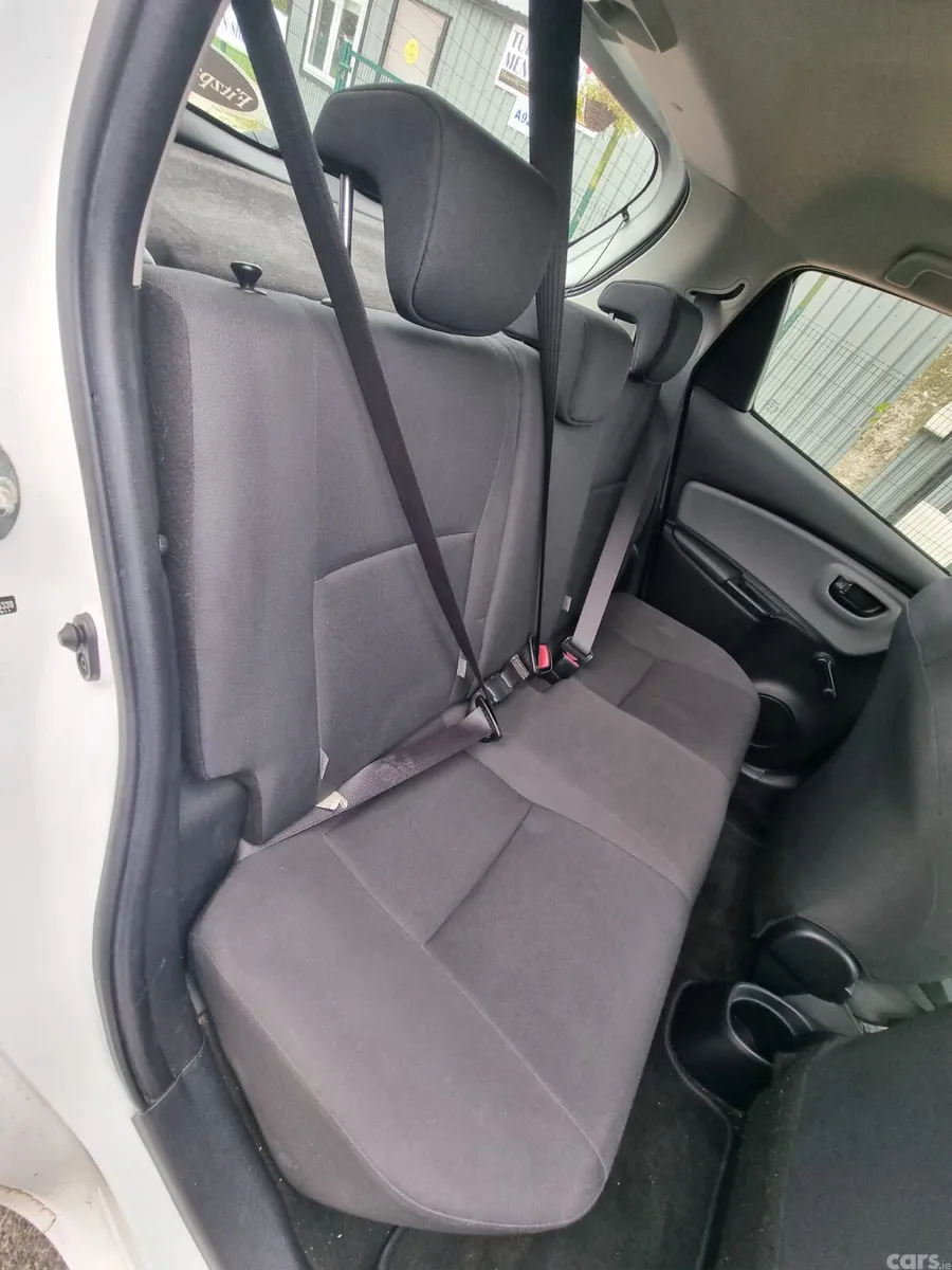 Toyota Yaris Hatchback, Petrol, 2015, White