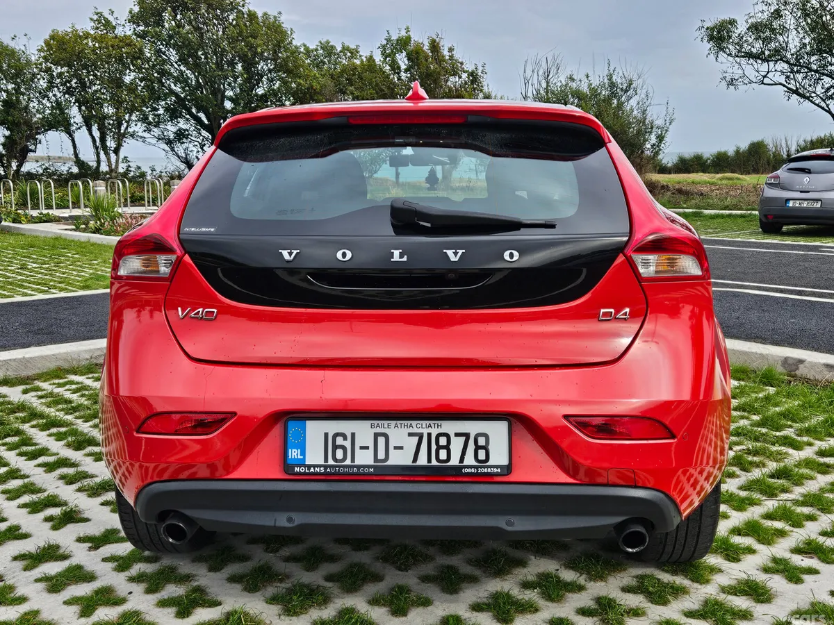 Volvo V40 Hatchback, Diesel, 2016, Red
