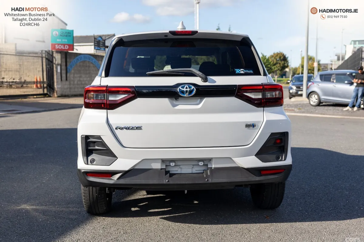 Toyota Raize SUV, Petrol Hybrid, 2022, White