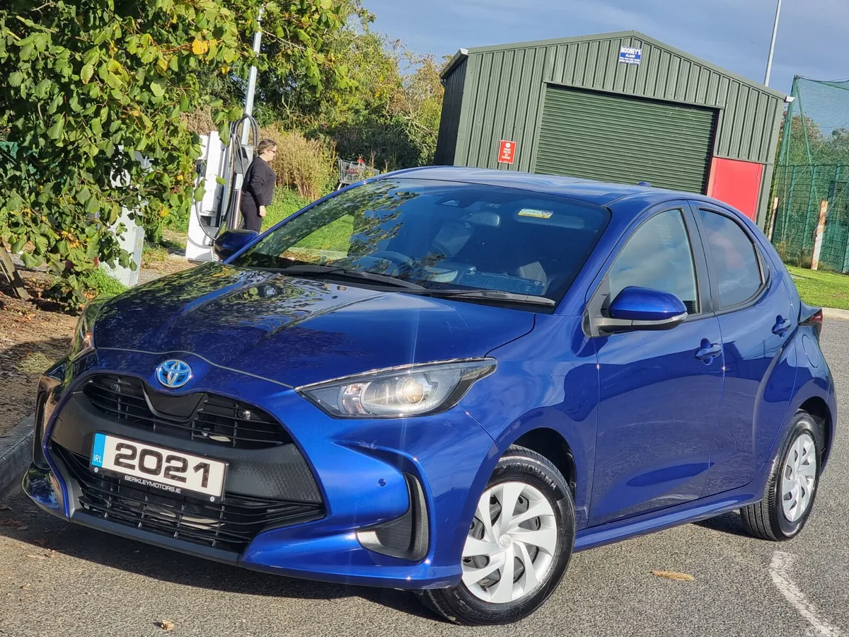 Toyota Yaris Hatchback, Petrol Hybrid, 2021, Blue