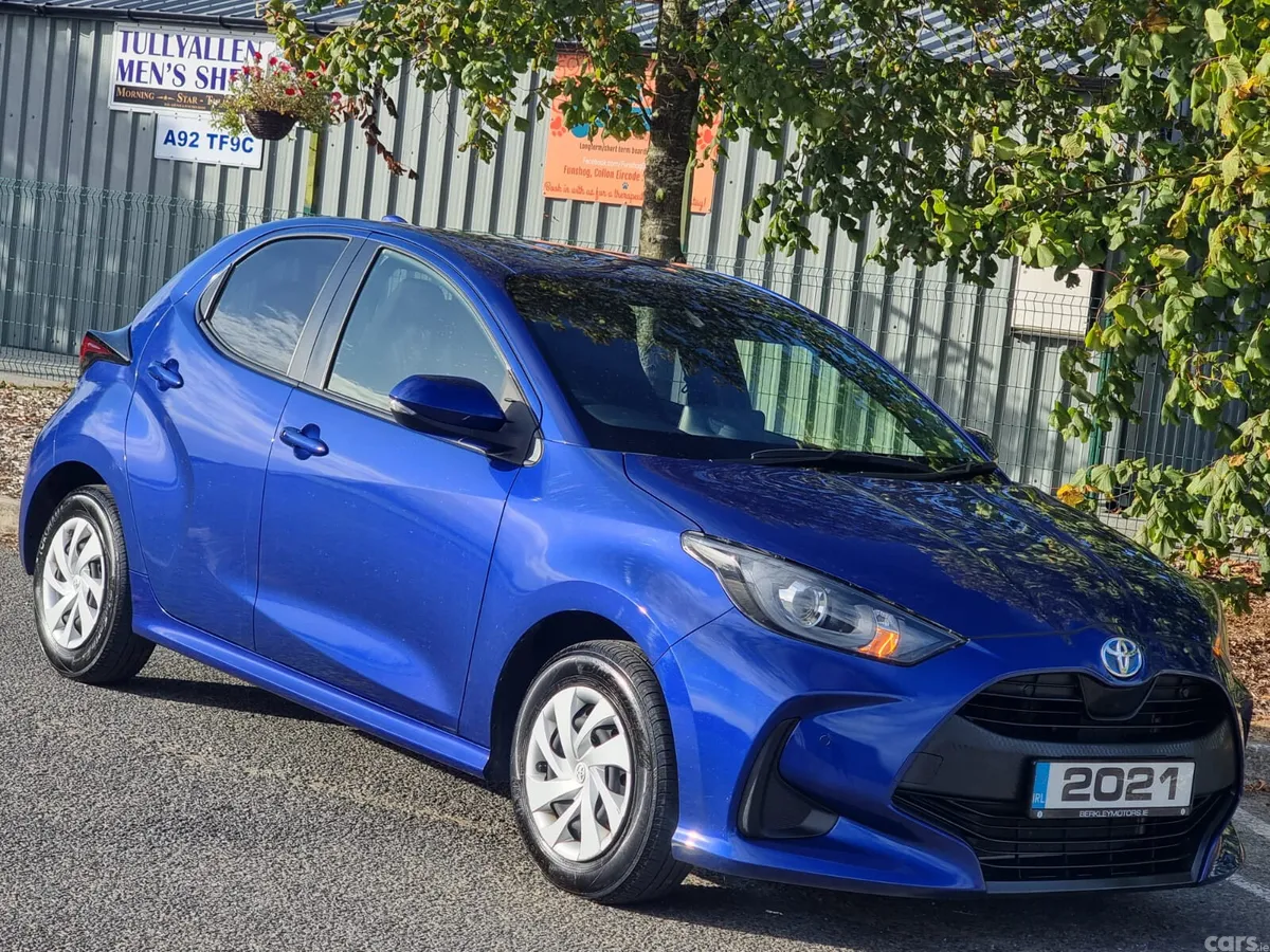 Toyota Yaris Hatchback, Petrol Hybrid, 2021, Blue