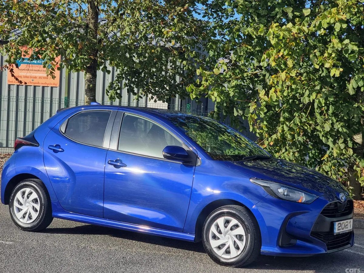 Toyota Yaris Hatchback, Petrol Hybrid, 2021, Blue
