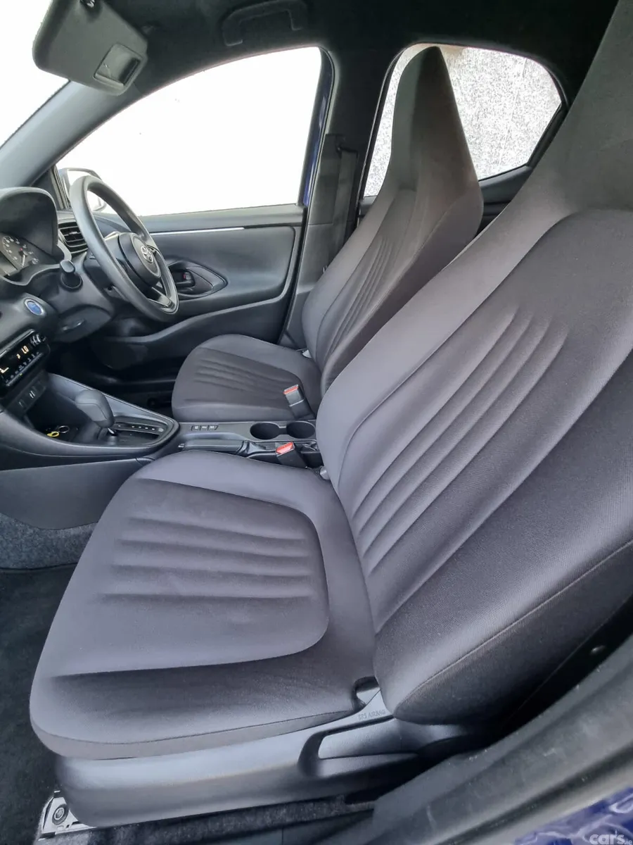 Toyota Yaris Hatchback, Petrol Hybrid, 2021, Blue