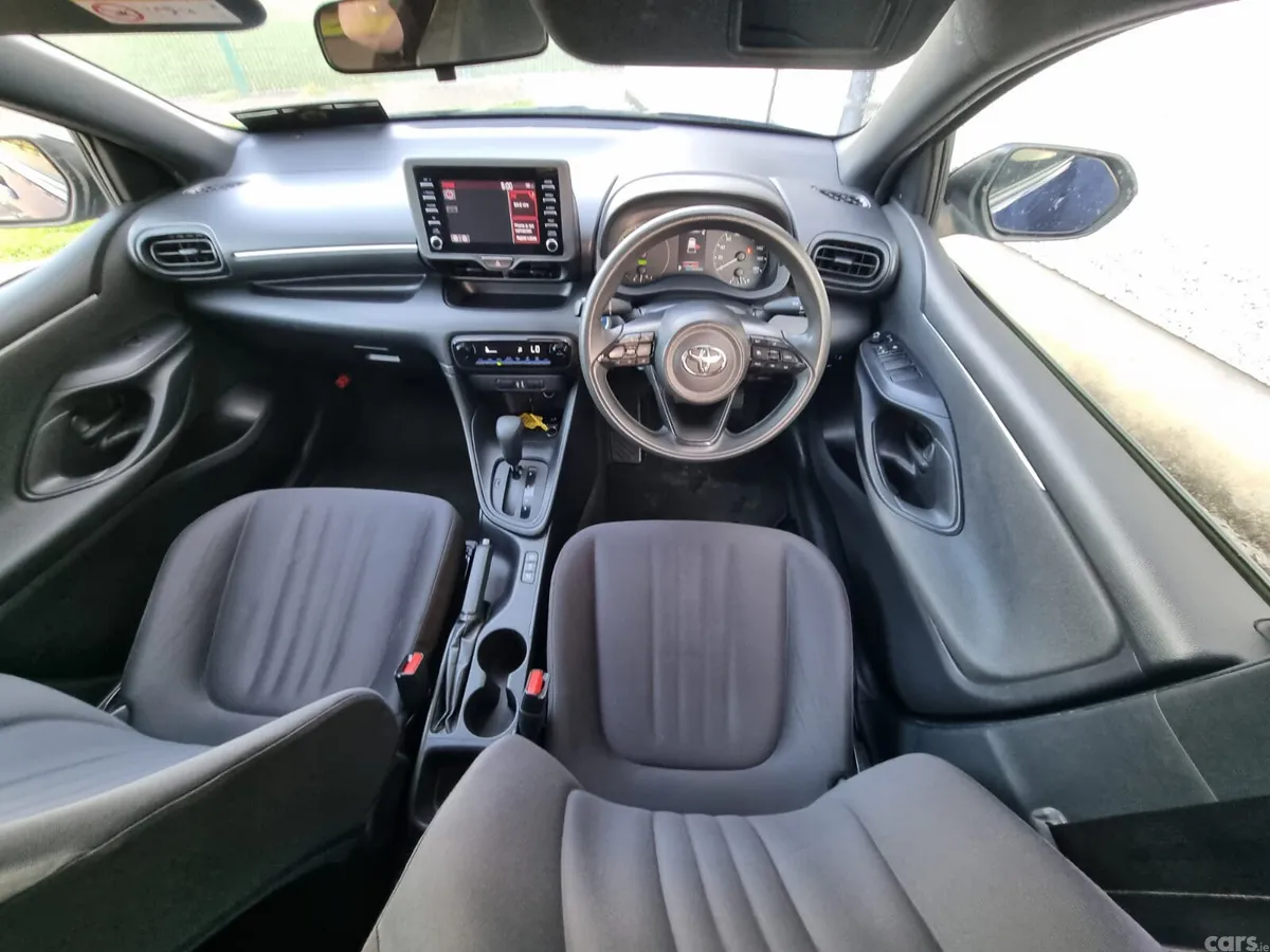 Toyota Yaris Hatchback, Petrol Hybrid, 2021, Blue