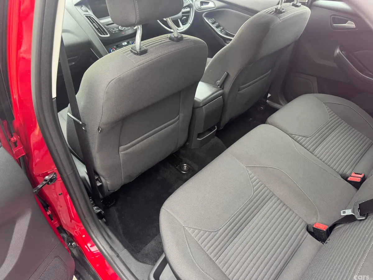 Ford Focus Hatchback, Diesel, 2017, Red