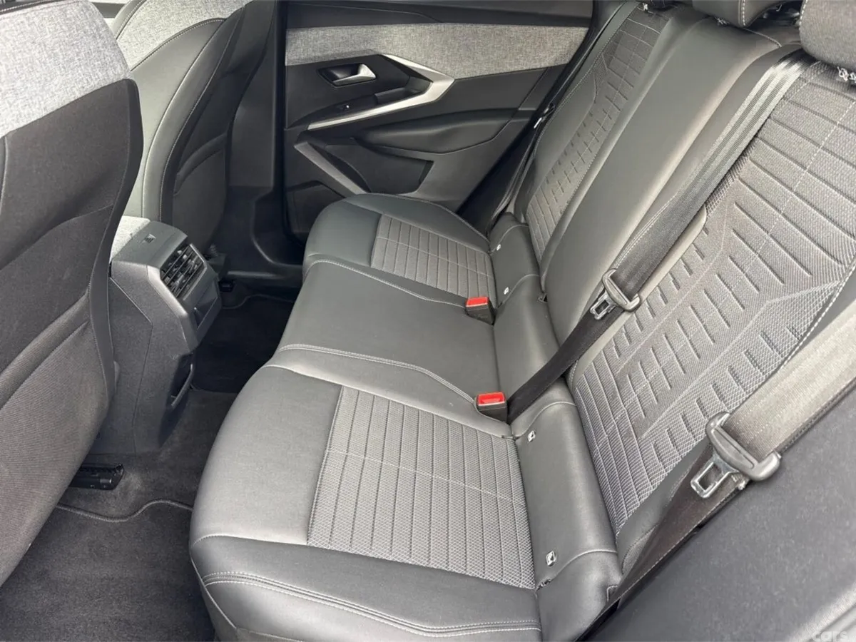 Peugeot 3008 MPV, Petrol Hybrid, 2024, Grey
