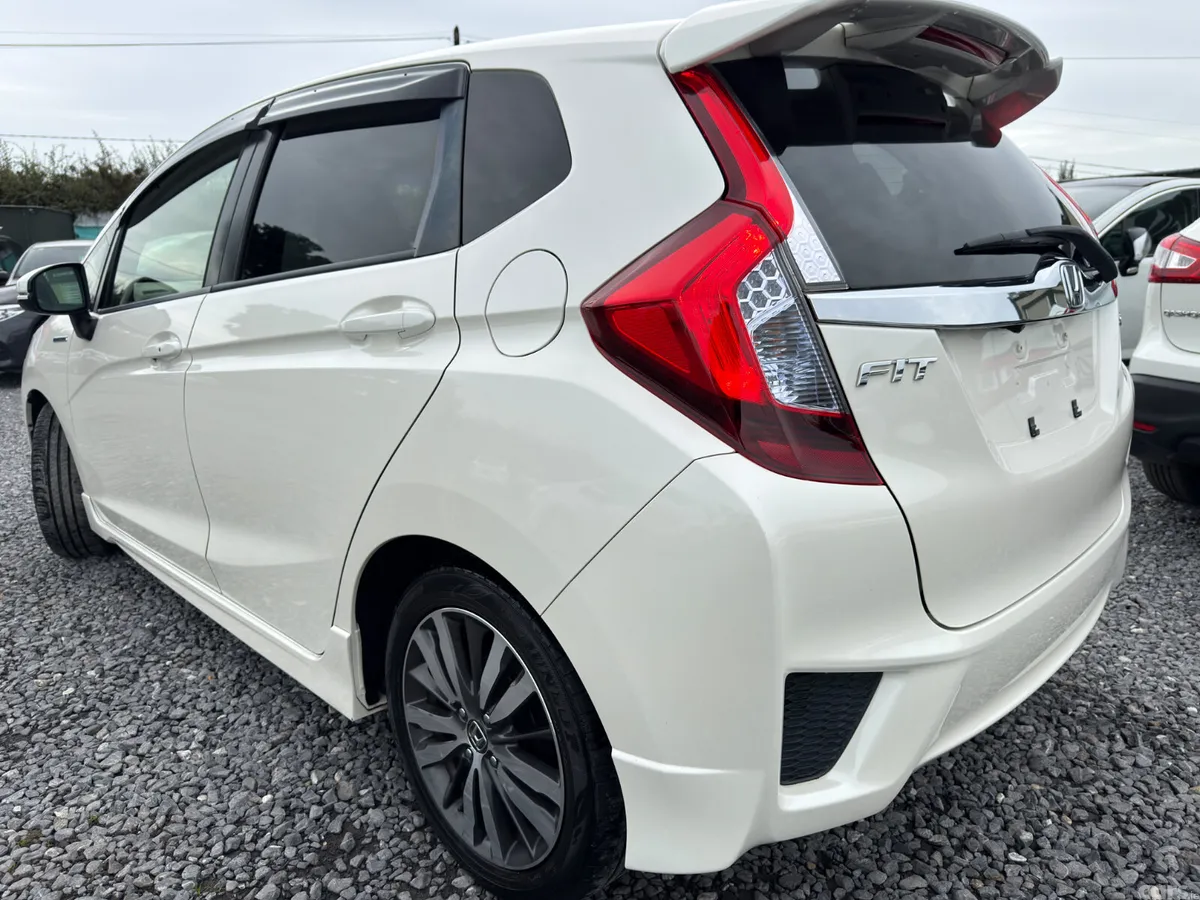 Honda Fit Hatchback, Petrol Hybrid, 2016, White