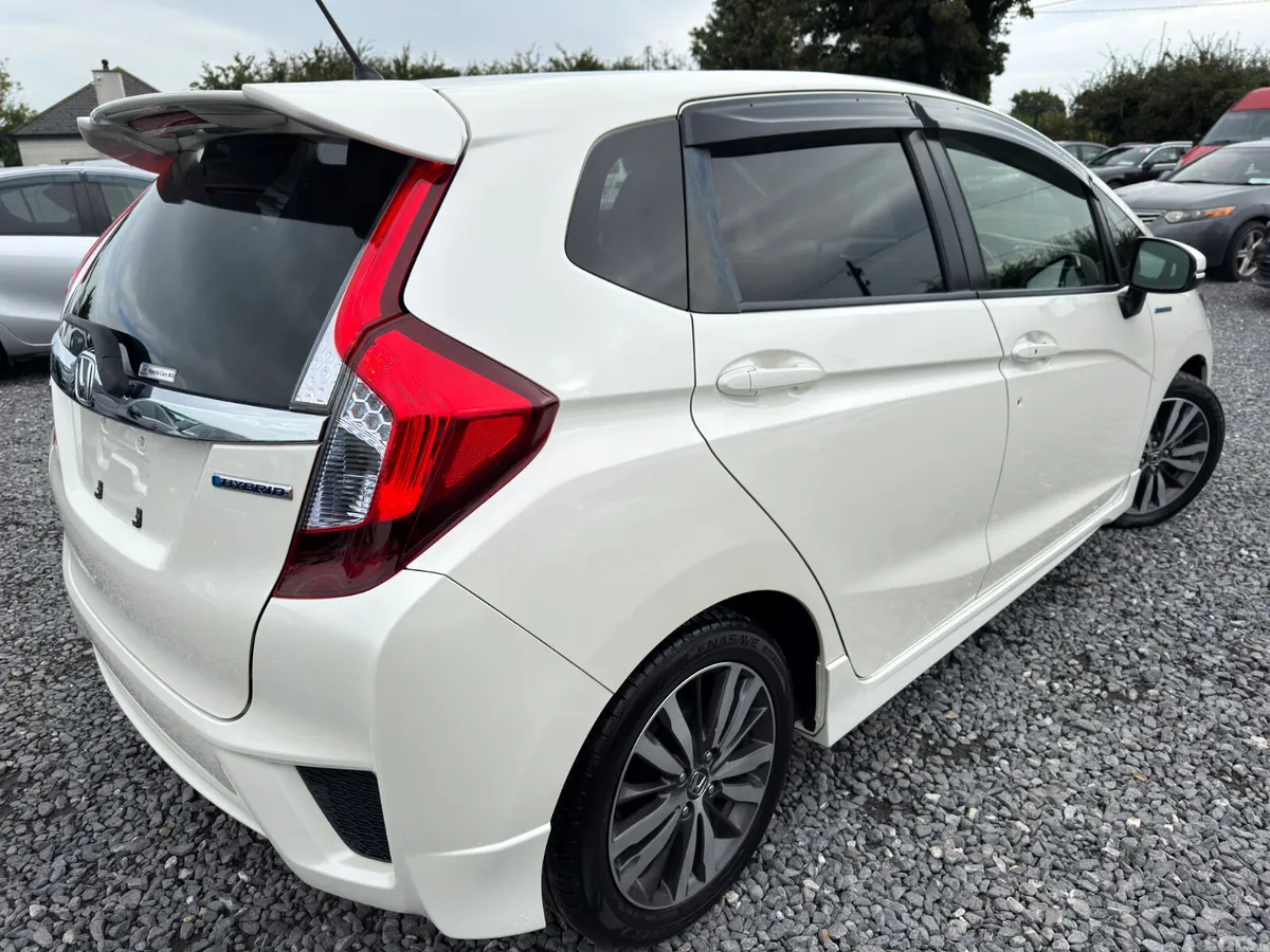 Honda Fit Hatchback, Petrol Hybrid, 2016, White