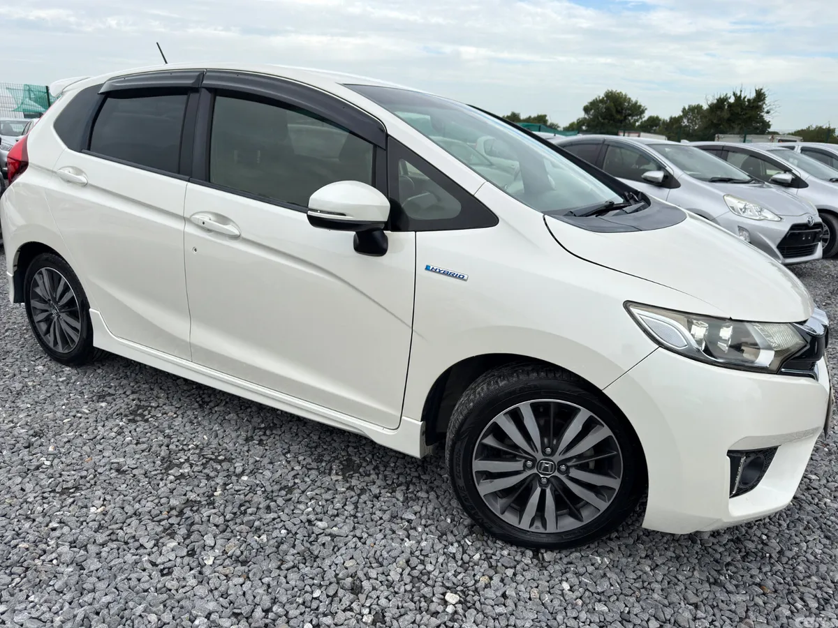 Honda Fit Hatchback, Petrol Hybrid, 2016, White