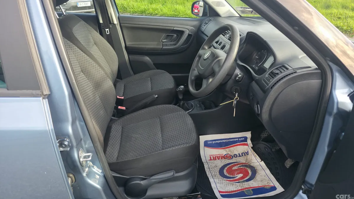Skoda Fabia Hatchback, Petrol, 2012, Grey