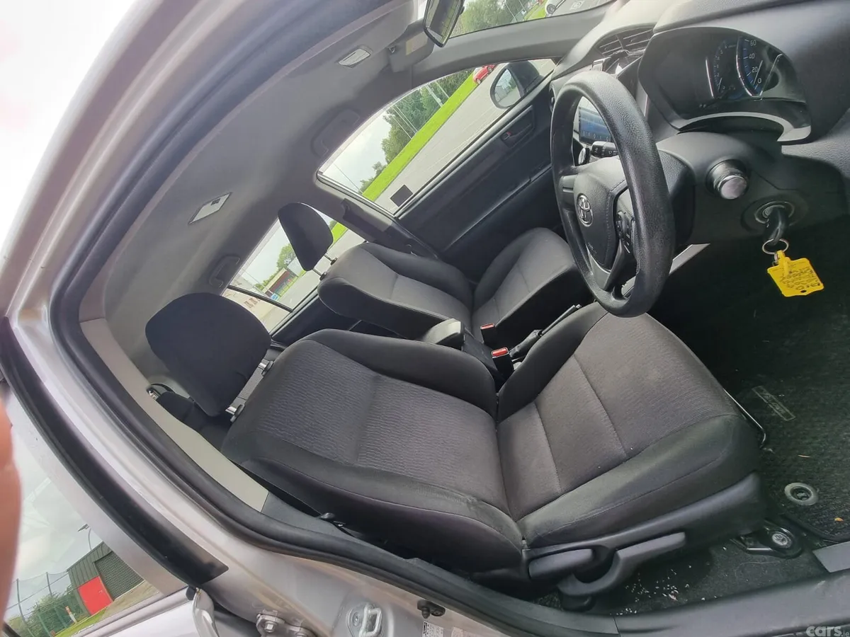 Toyota Corolla Estate, Petrol Hybrid, 2017, Silver
