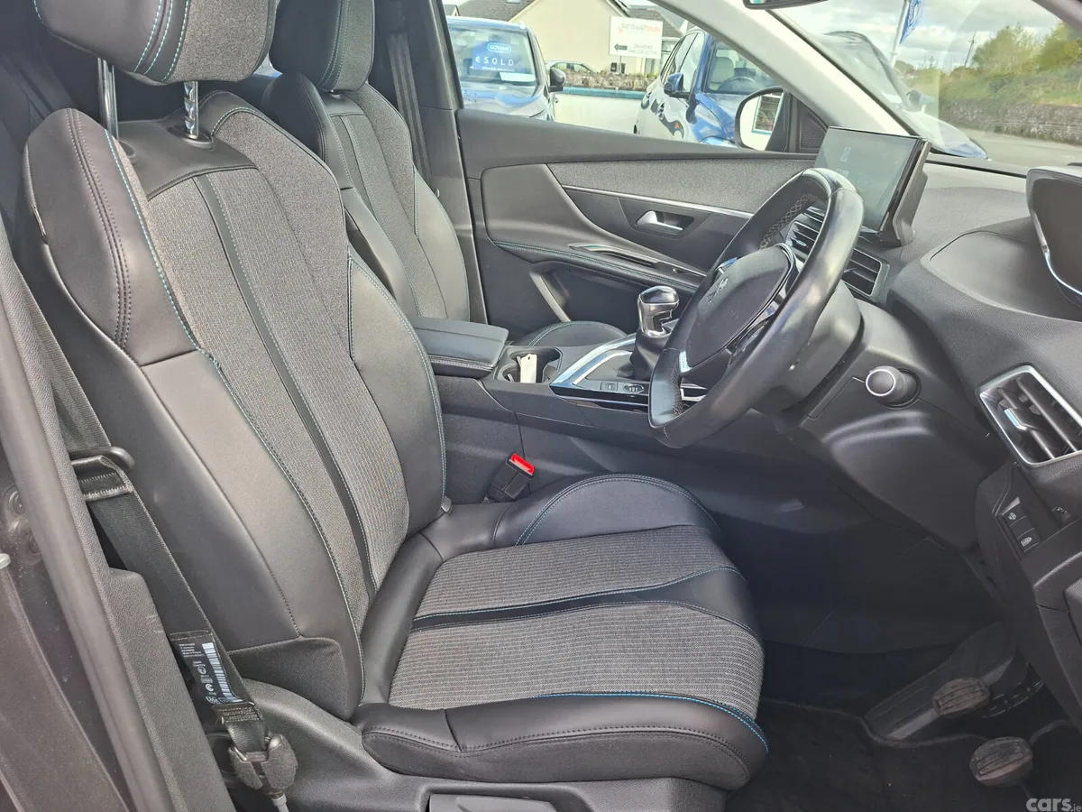 Peugeot 3008 MPV, Diesel, 2022, Grey