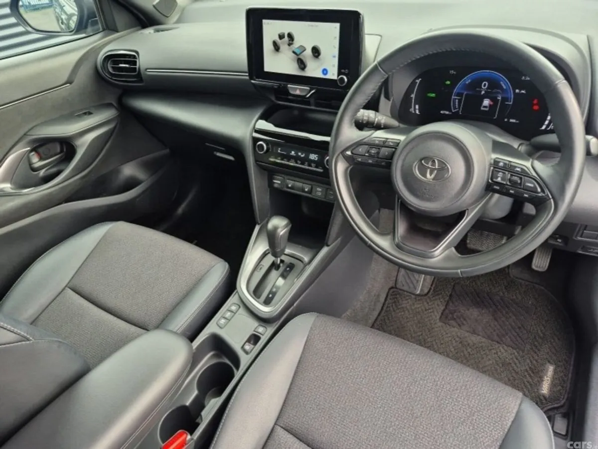 Toyota Yaris Cross SUV, Petrol Hybrid, 2024, Black