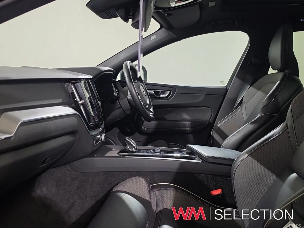 Volvo XC60 SUV, Petrol Plug-in Hybrid, 2024, Black