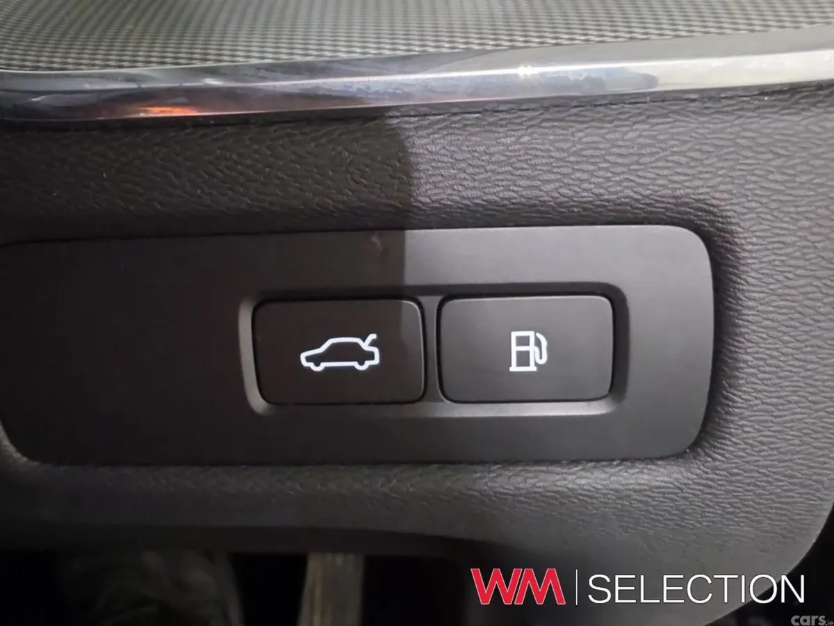 Volvo XC60 SUV, Petrol Plug-in Hybrid, 2024, Black
