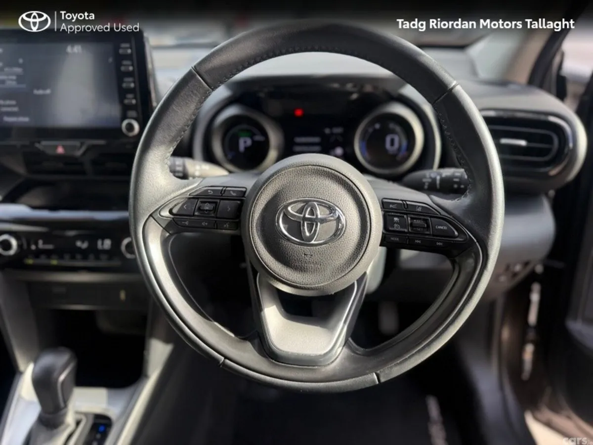 Toyota Yaris Cross Hatchback, Petrol Hybrid, 2023, Grey