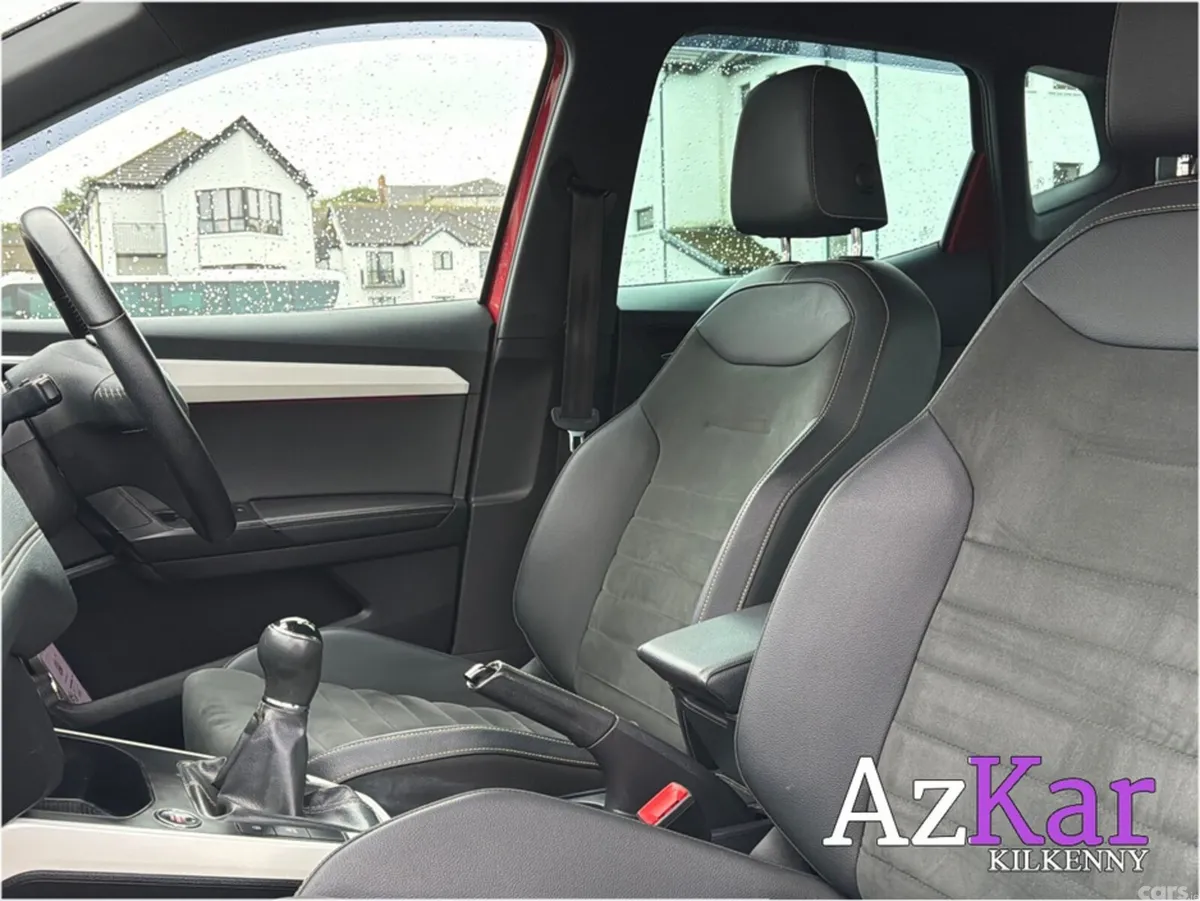 SEAT Arona Hatchback, Petrol, 2021, Red