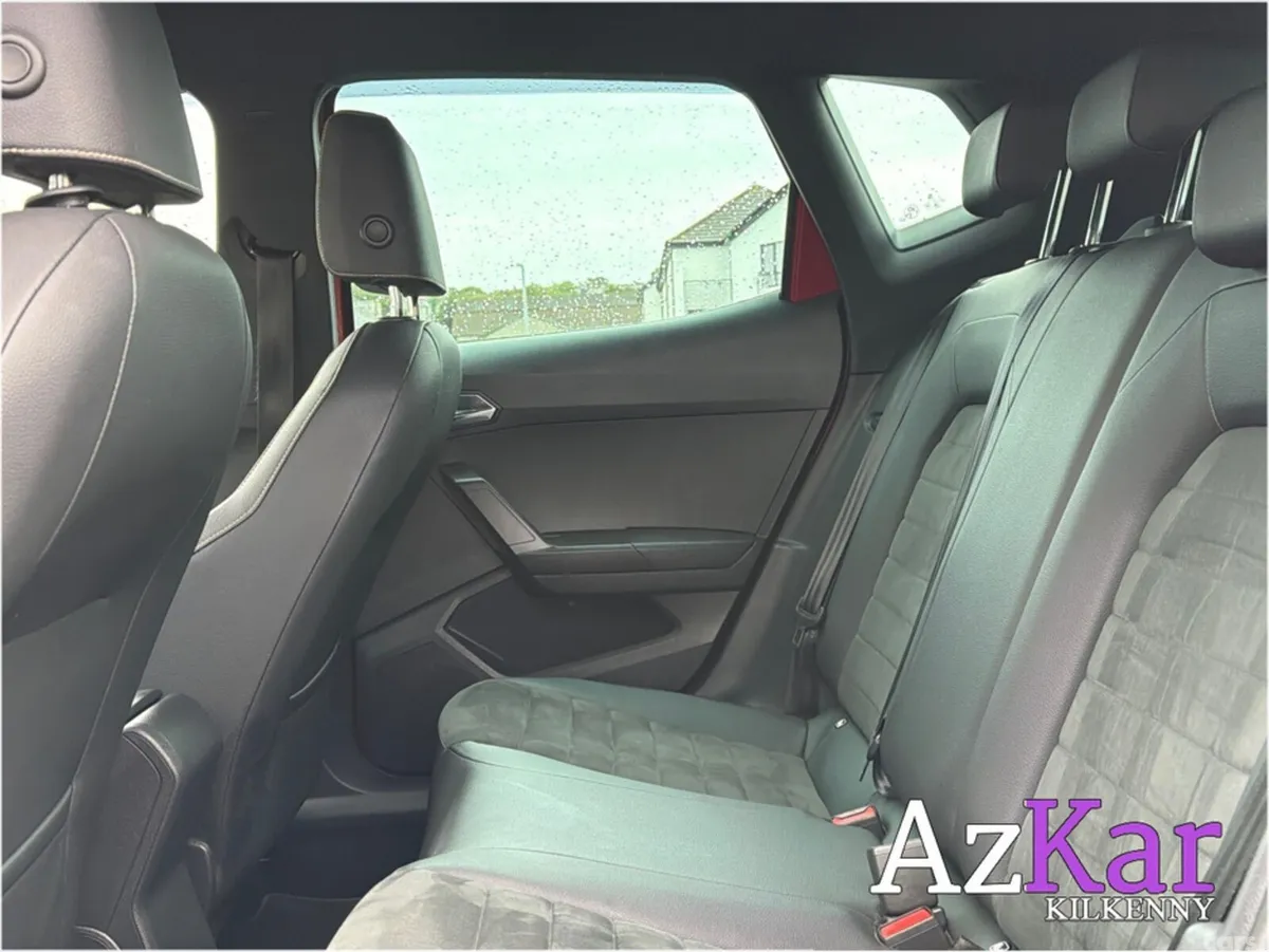 SEAT Arona Hatchback, Petrol, 2021, Red