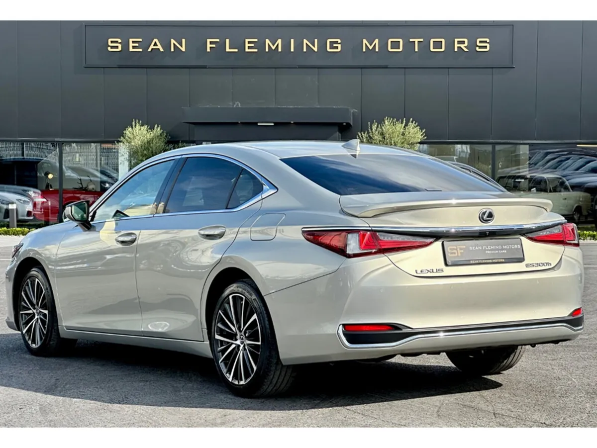 Lexus ES Saloon, Petrol Hybrid, 2023, White