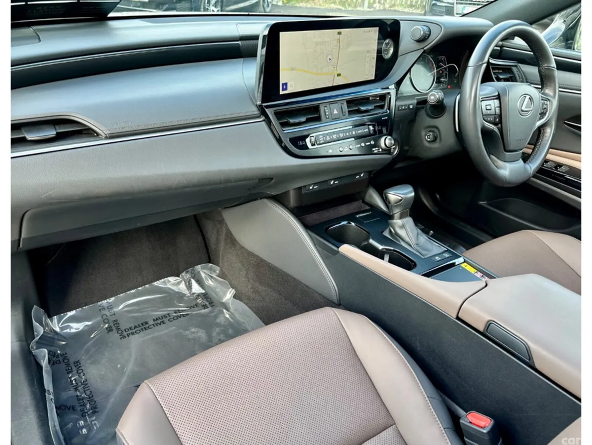 Lexus ES Saloon, Petrol Hybrid, 2023, White