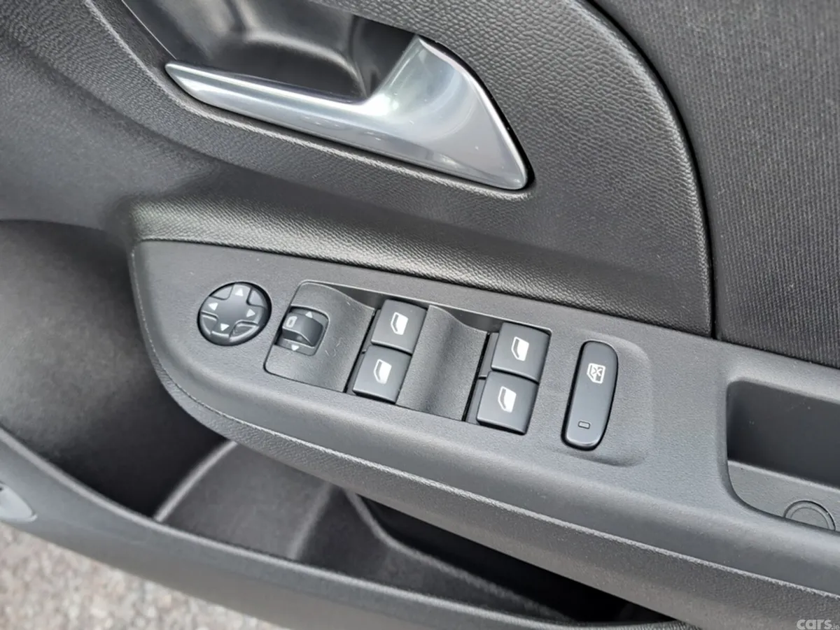 Opel Corsa Hatchback, Petrol, 2025, Silver