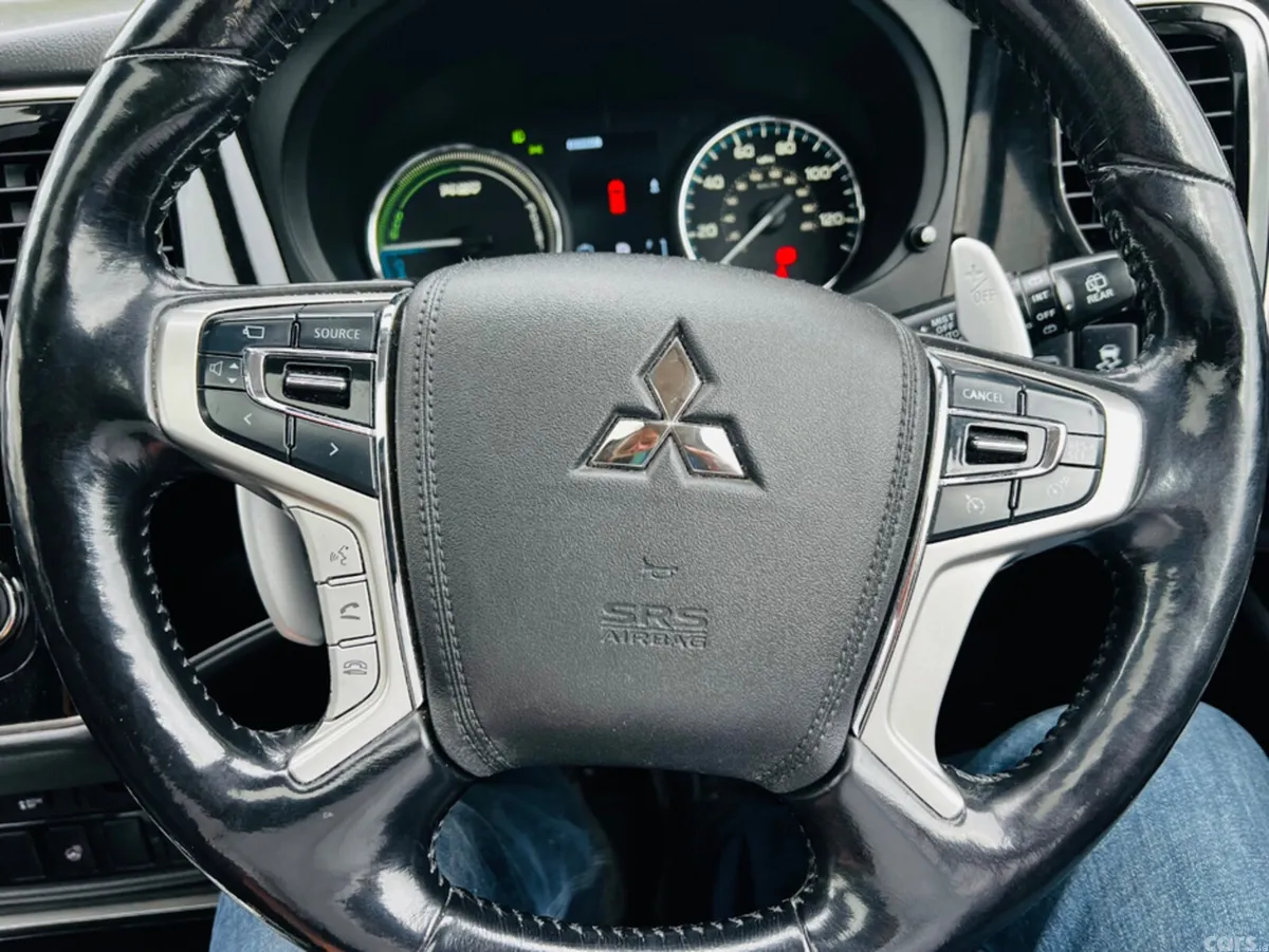 Mitsubishi Outlander Estate, Petrol Plug-in Hybrid, 2016, White