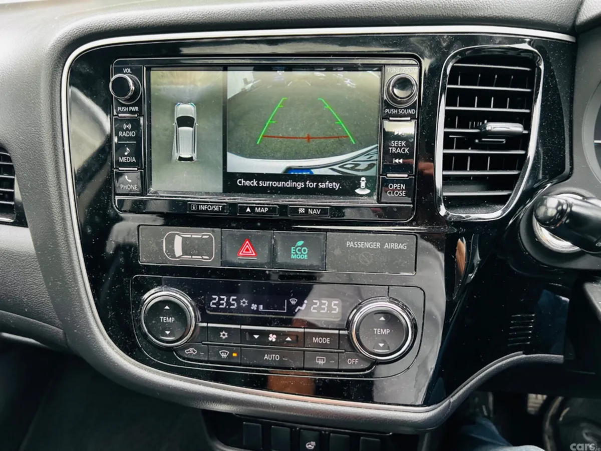 Mitsubishi Outlander Estate, Petrol Plug-in Hybrid, 2016, White