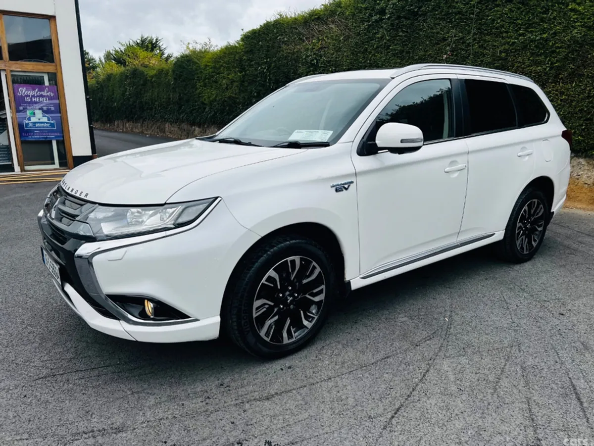 Mitsubishi Outlander Estate, Petrol Plug-in Hybrid, 2016, White