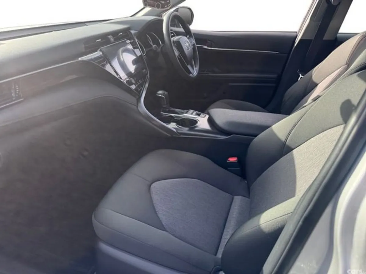 Toyota Camry Saloon, Petrol Hybrid, 2021, Silver