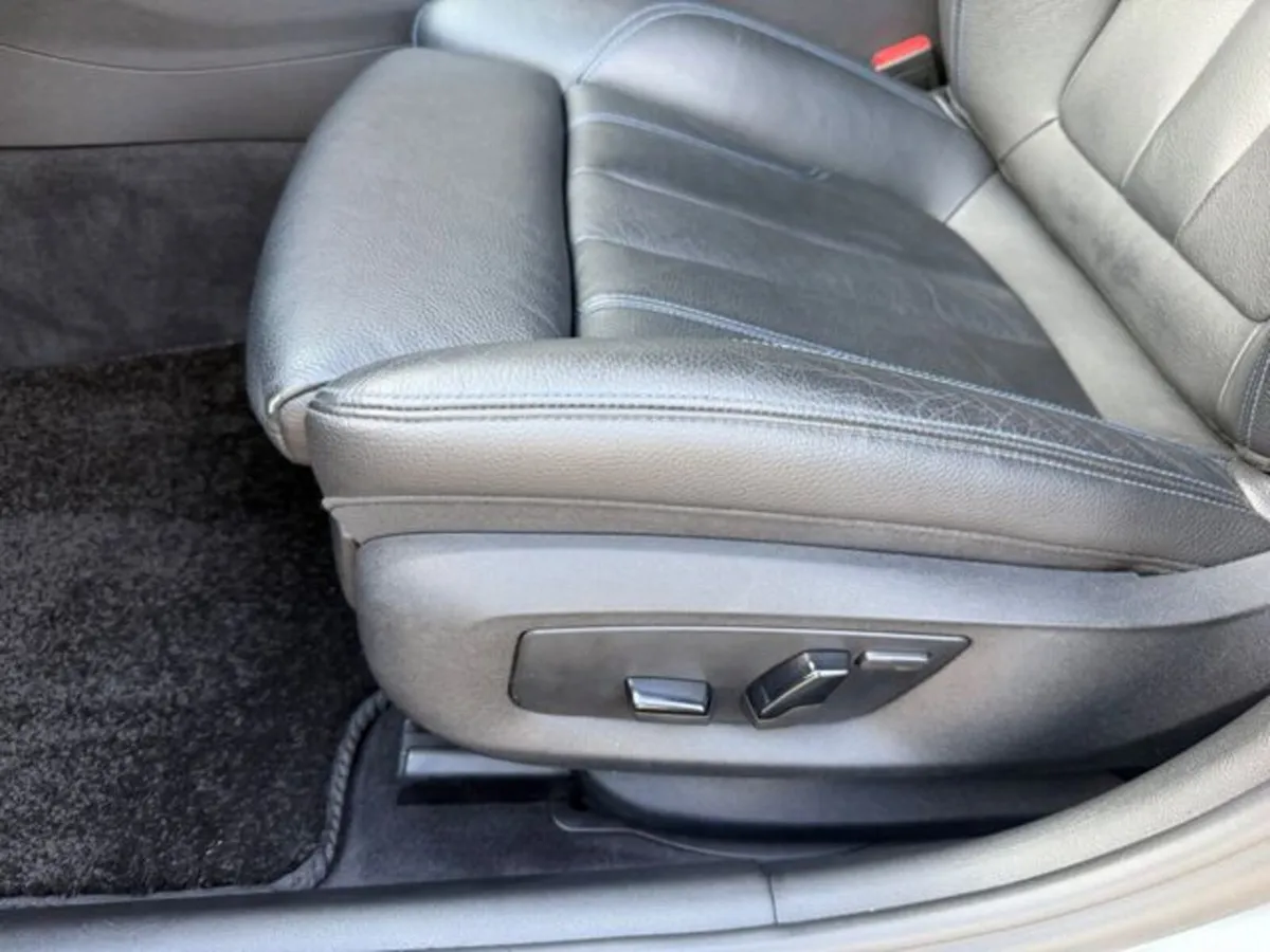 BMW 5-Series Saloon, Petrol Plug-in Hybrid, 2018, Blue