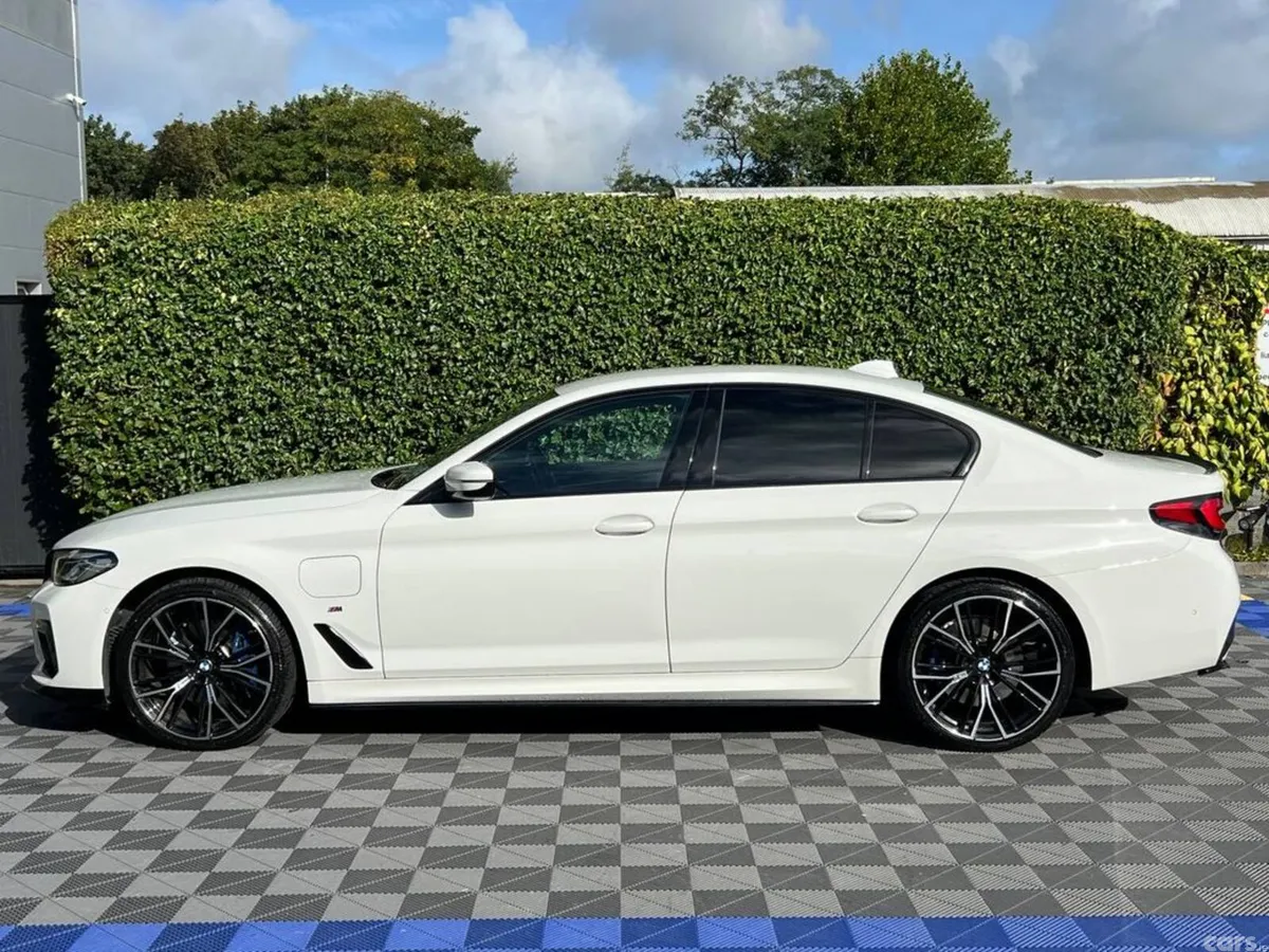 BMW 5-Series Saloon, Petrol Plug-in Hybrid, 2021, White