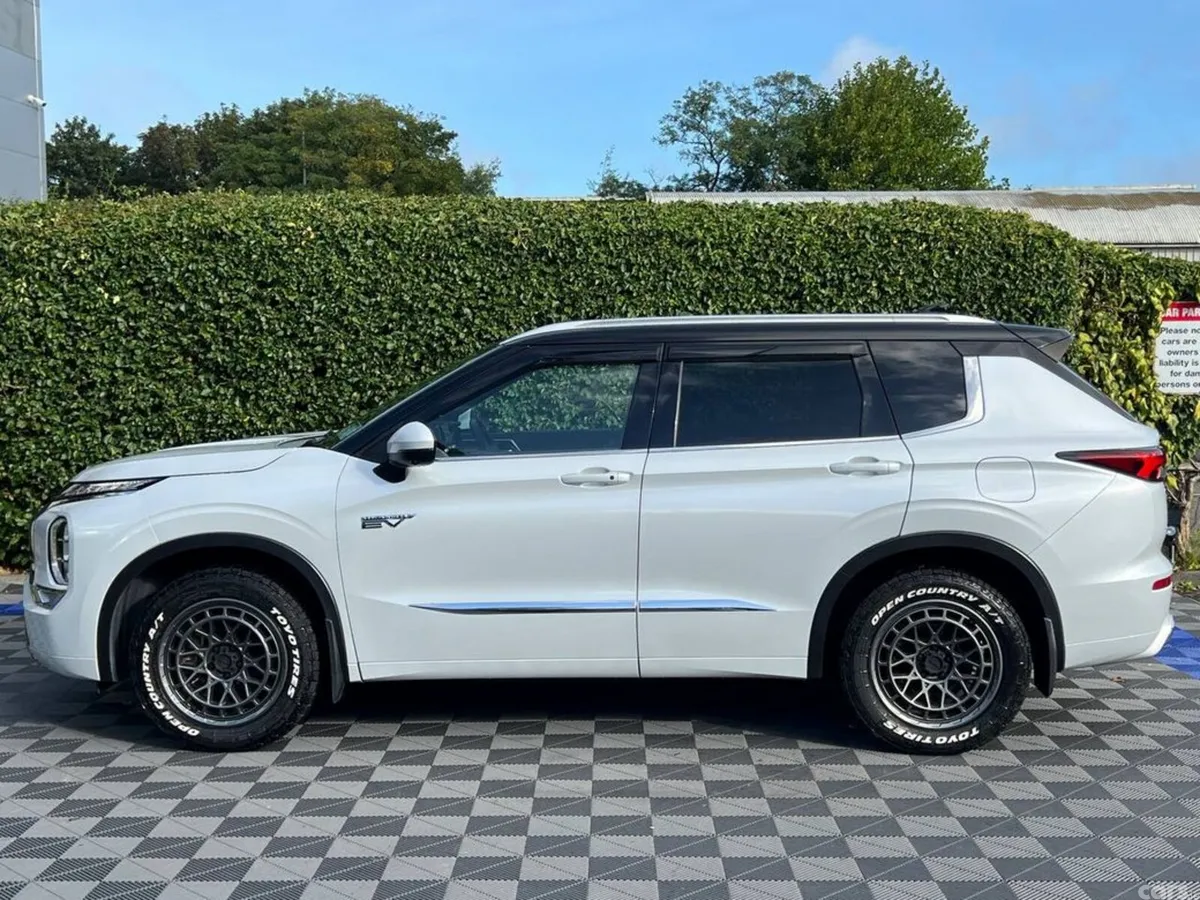 Mitsubishi Outlander SUV, Petrol Hybrid, 2023, White
