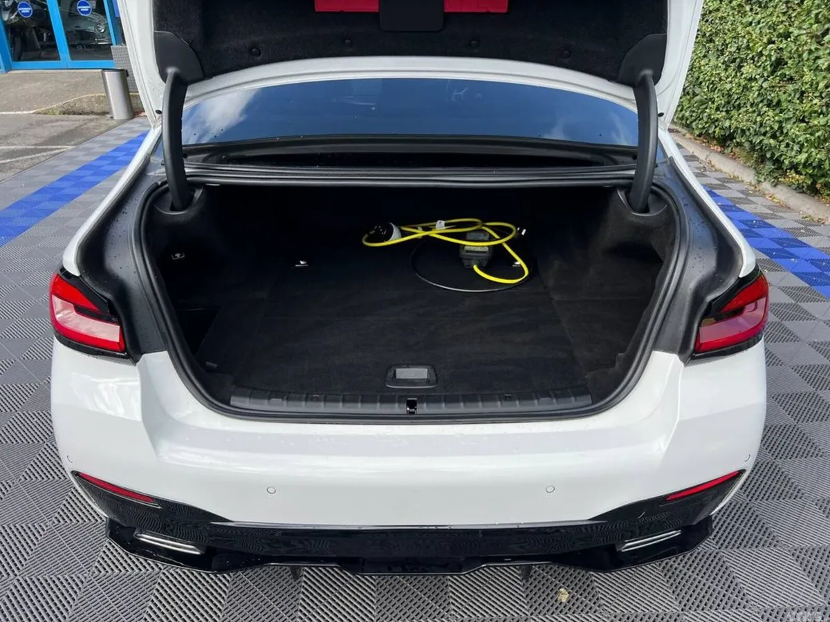 BMW 5-Series Saloon, Petrol Plug-in Hybrid, 2021, White