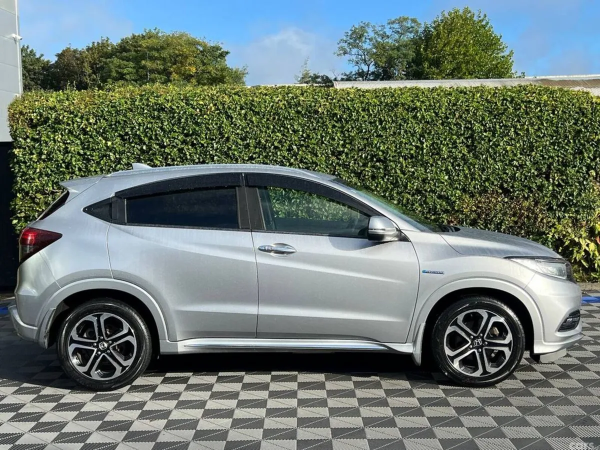 Honda Vezel SUV, Petrol Hybrid, 2018, Silver