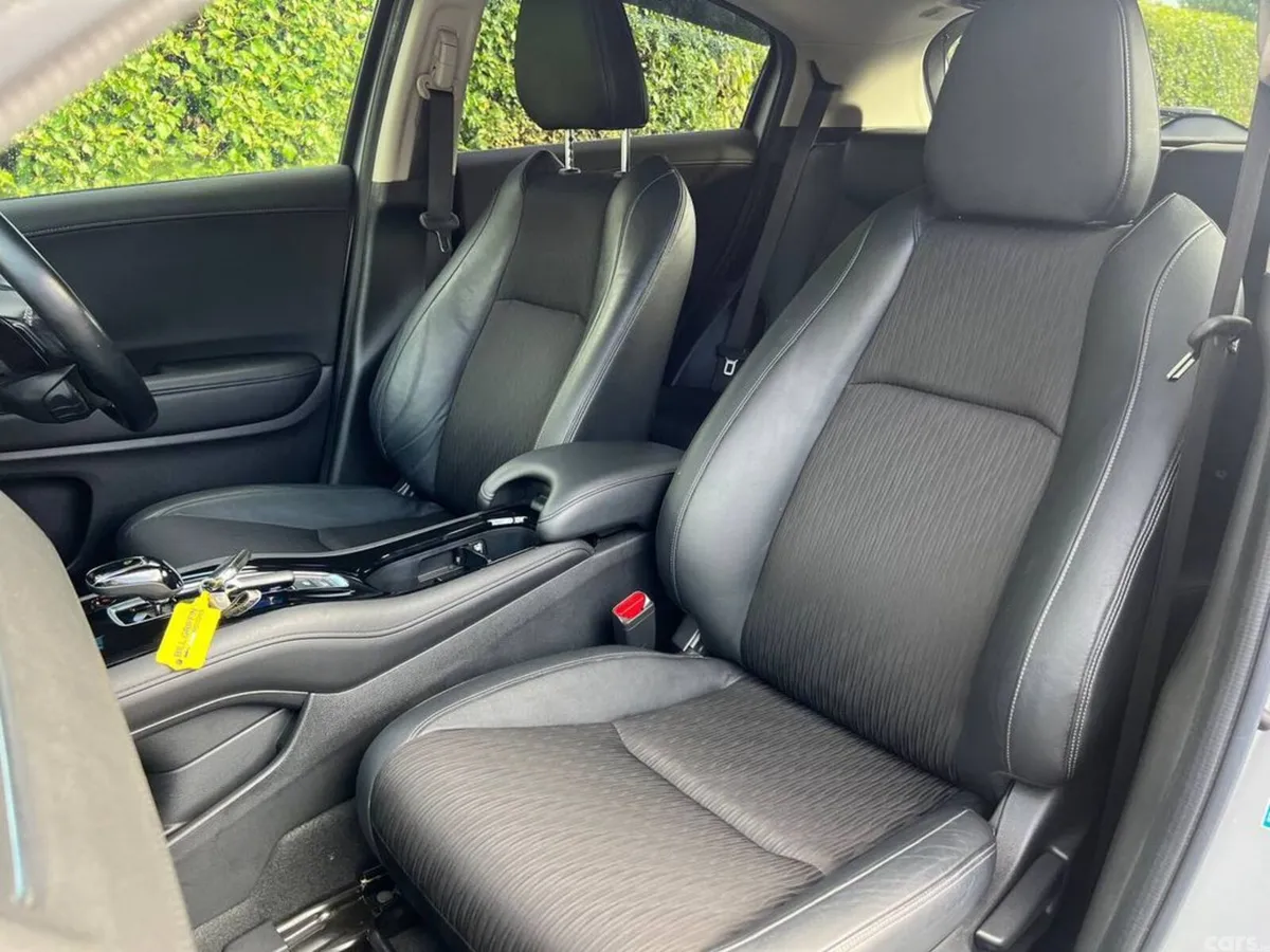 Honda Vezel SUV, Petrol Hybrid, 2018, Silver