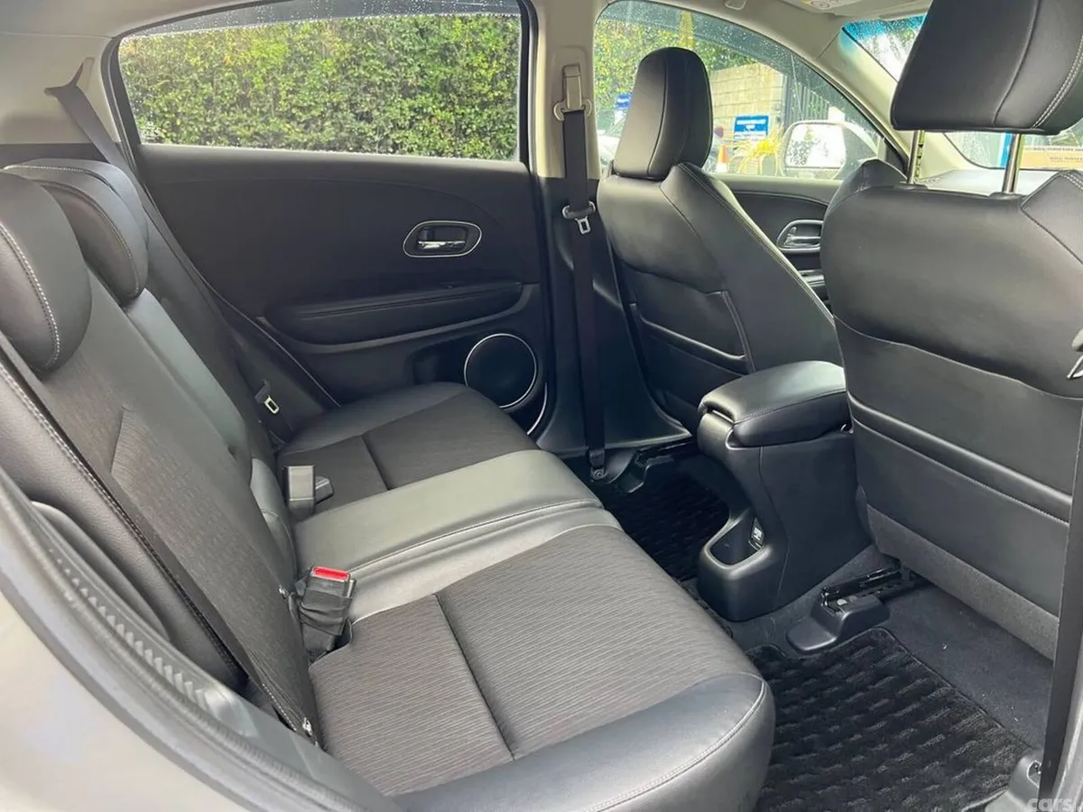 Honda Vezel SUV, Petrol Hybrid, 2018, Silver
