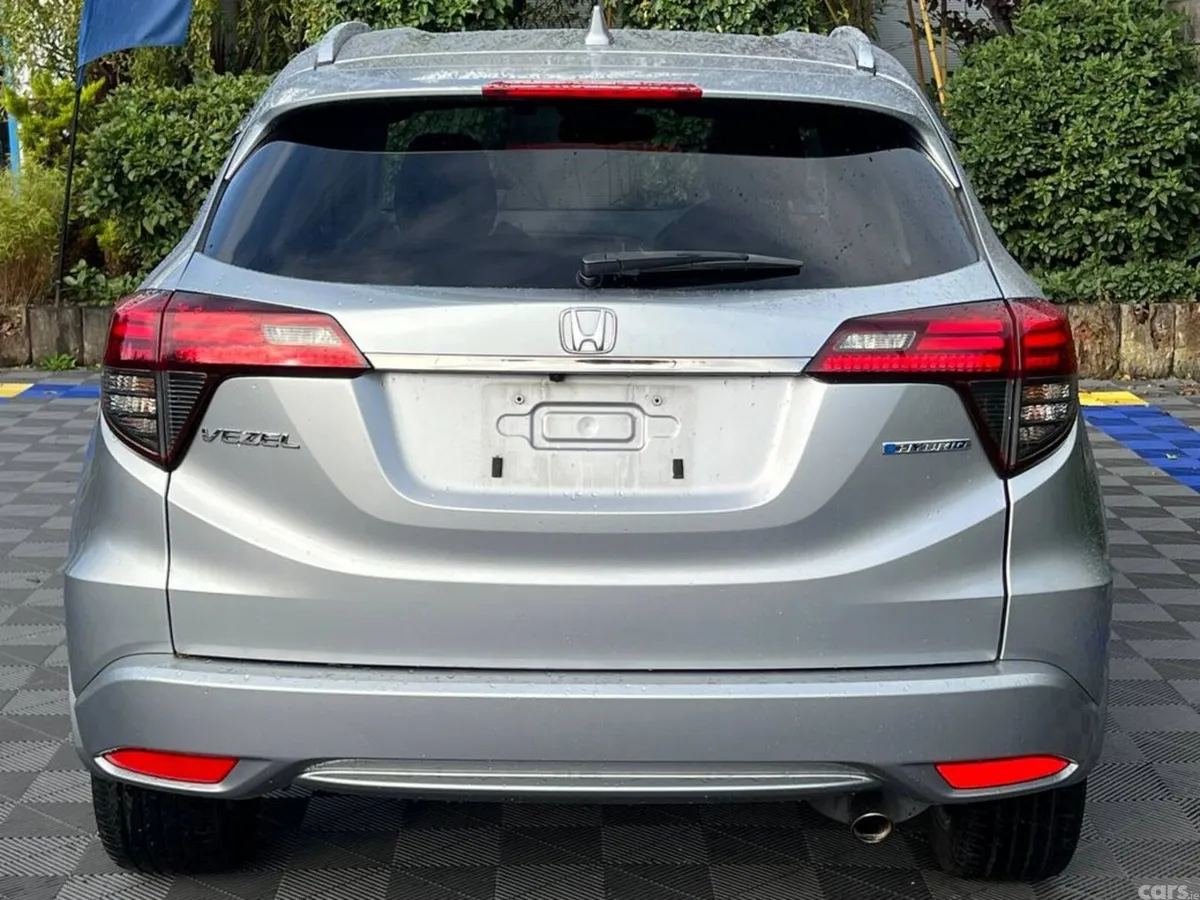 Honda Vezel SUV, Petrol Hybrid, 2018, Silver