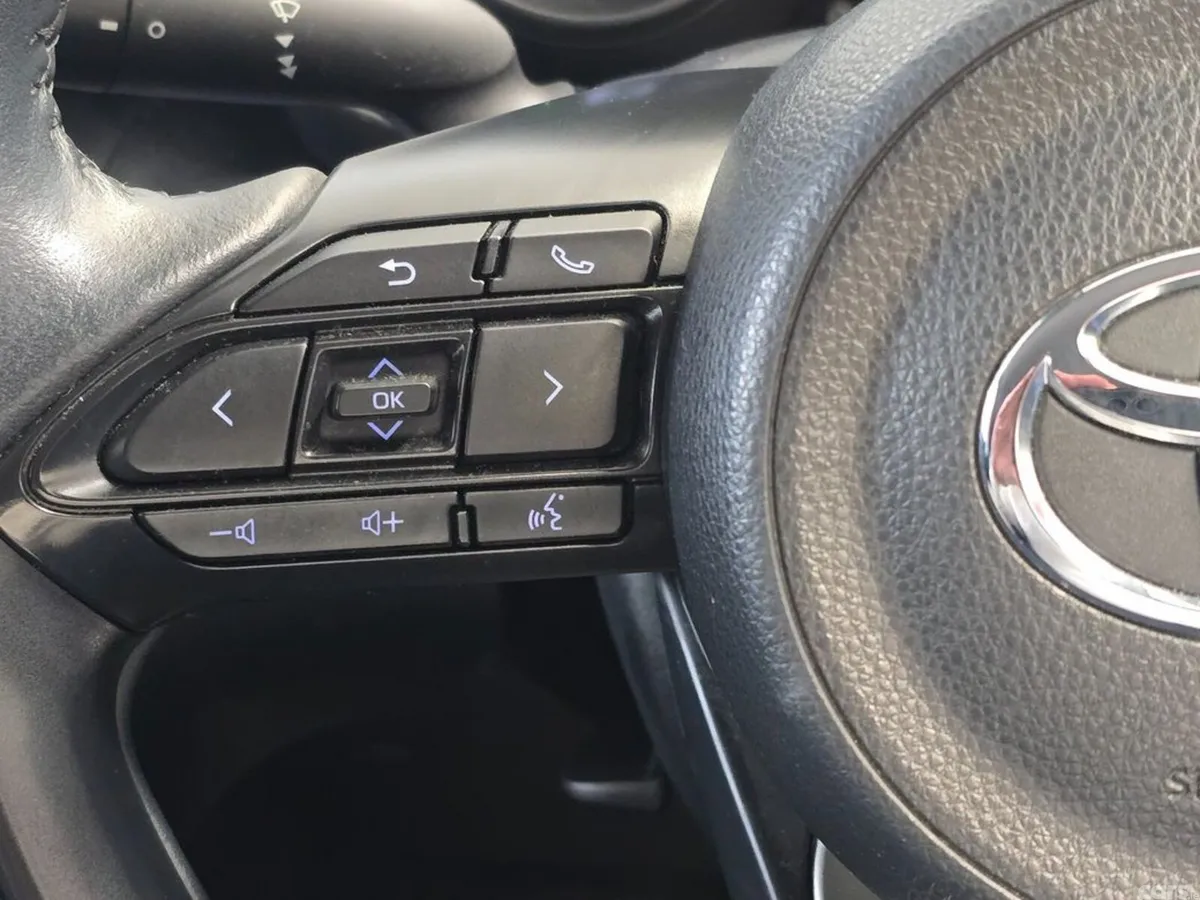 Toyota Yaris Cross SUV, Petrol Hybrid, 2022, White