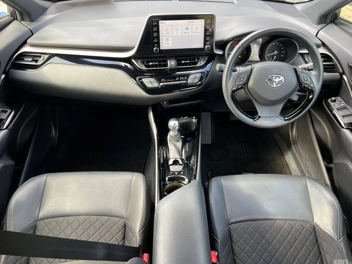 Toyota C-HR SUV, Petrol Hybrid, 2021, White