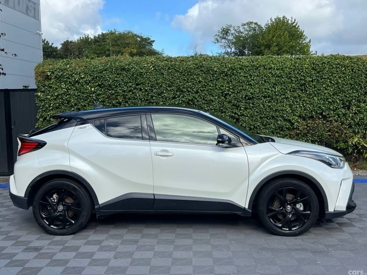 Toyota C-HR SUV, Petrol Hybrid, 2021, White