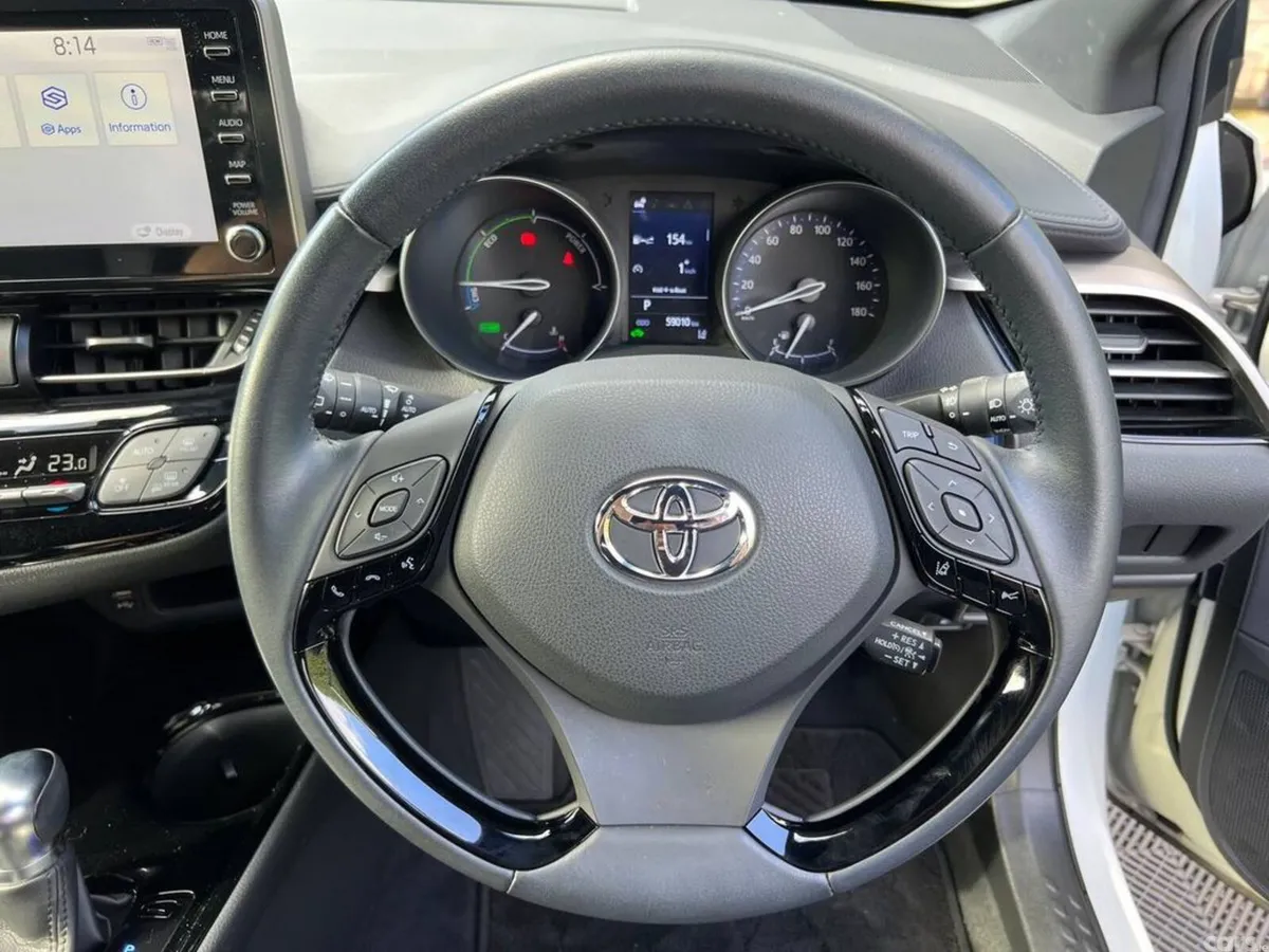 Toyota C-HR SUV, Petrol Hybrid, 2021, White