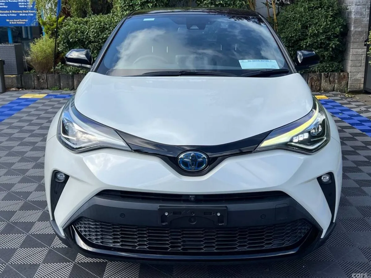 Toyota C-HR SUV, Petrol Hybrid, 2021, White