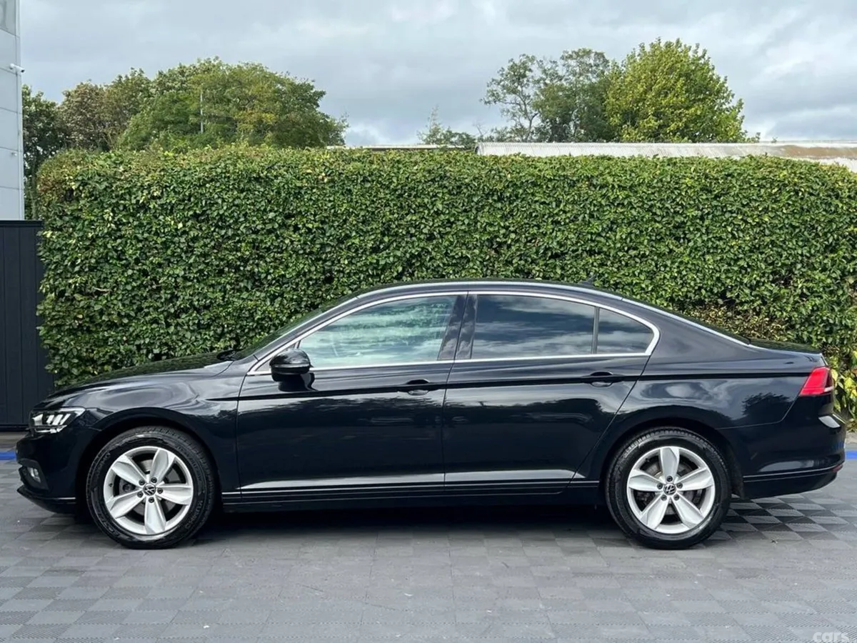 Volkswagen Passat Saloon, Diesel, 2022, Black