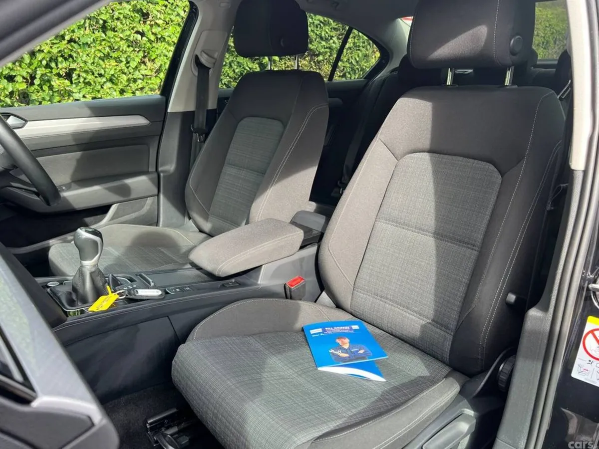 Volkswagen Passat Saloon, Diesel, 2022, Black