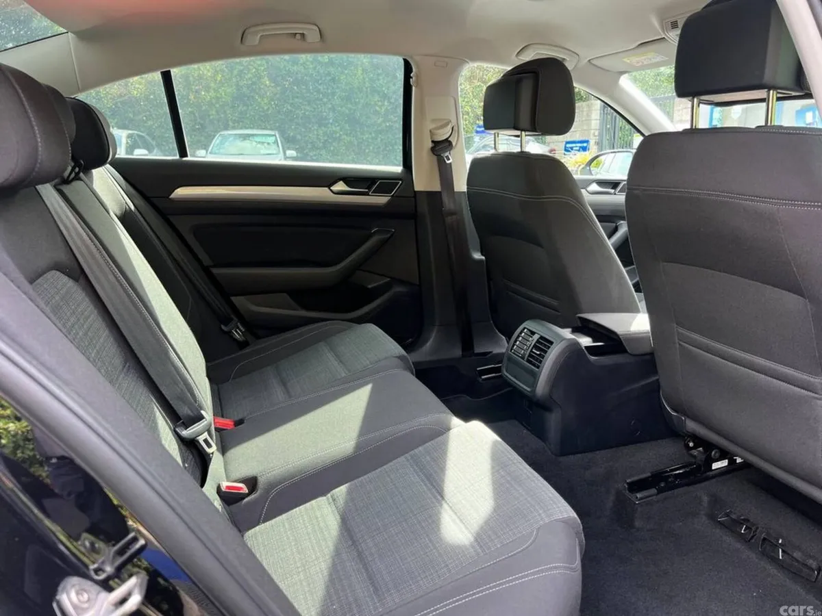Volkswagen Passat Saloon, Diesel, 2022, Black