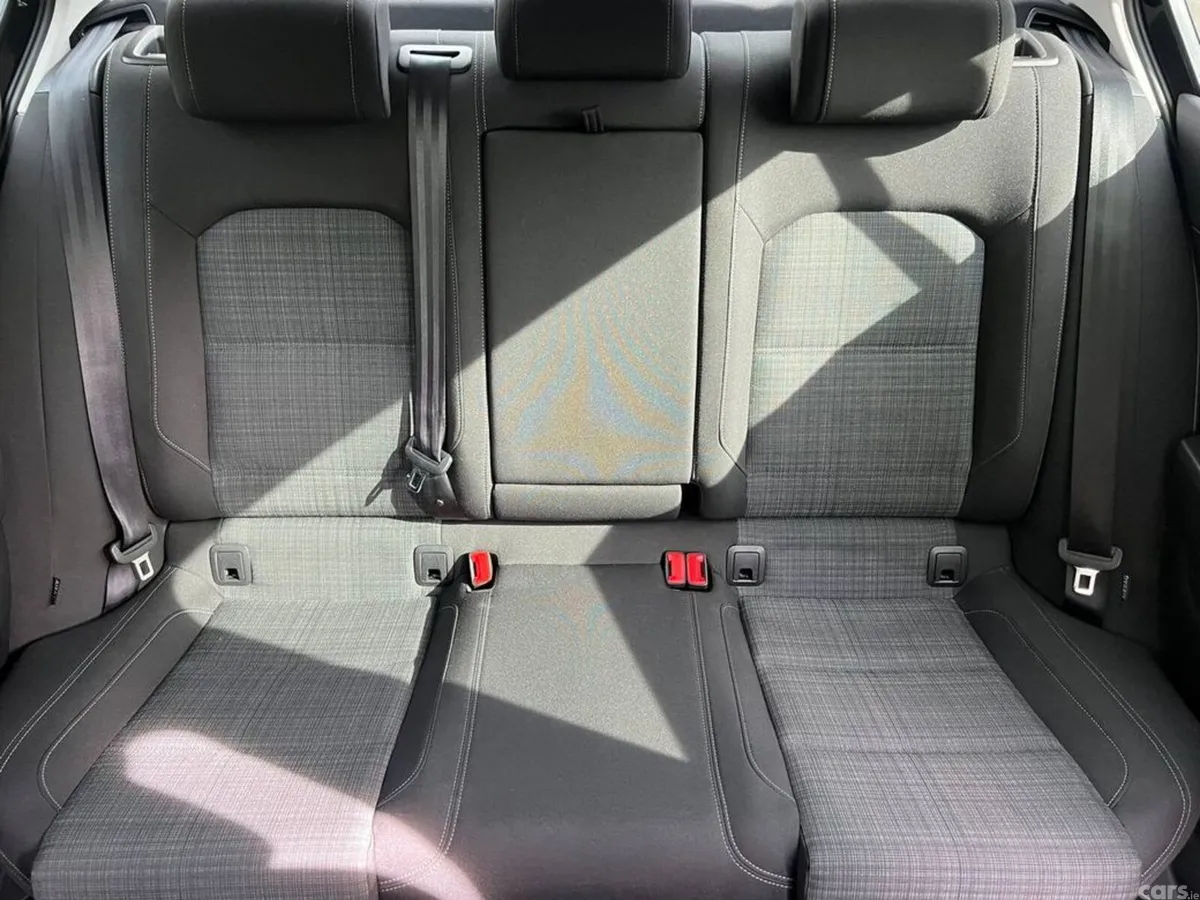 Volkswagen Passat Saloon, Diesel, 2022, Black