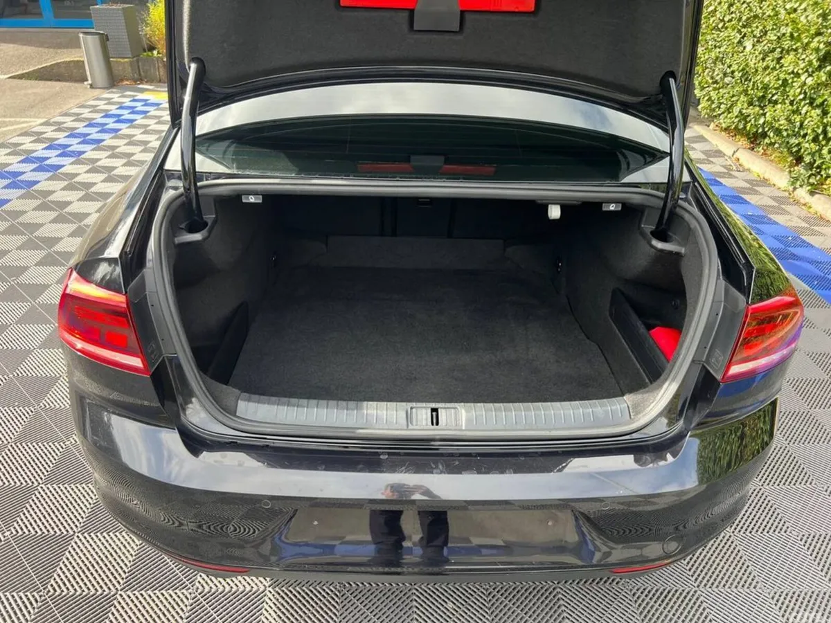 Volkswagen Passat Saloon, Diesel, 2022, Black