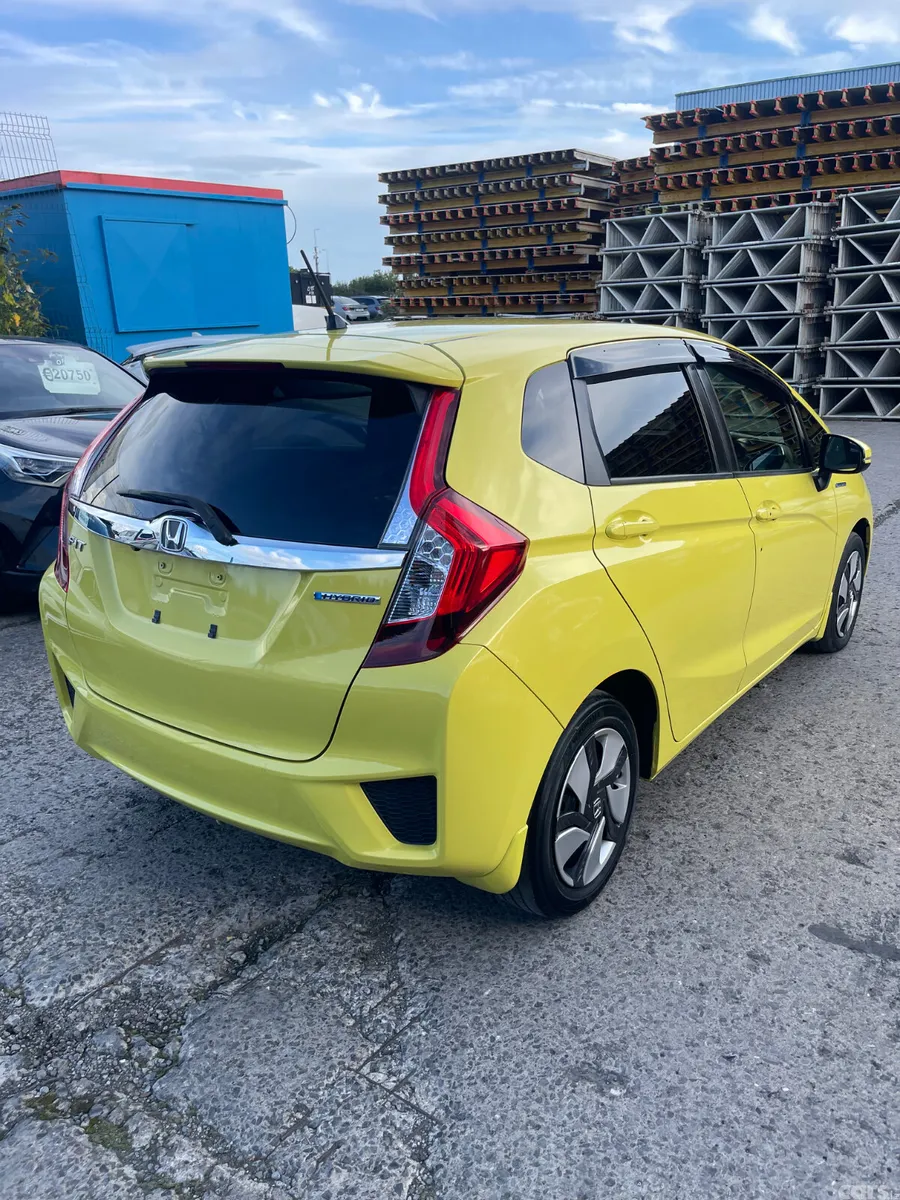Honda Fit Hatchback, Petrol Hybrid, 2015, Yellow