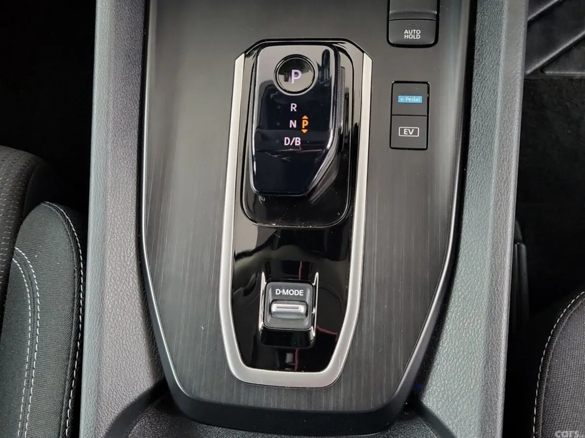 Nissan Qashqai MPV, Petrol Hybrid, 2026, Red