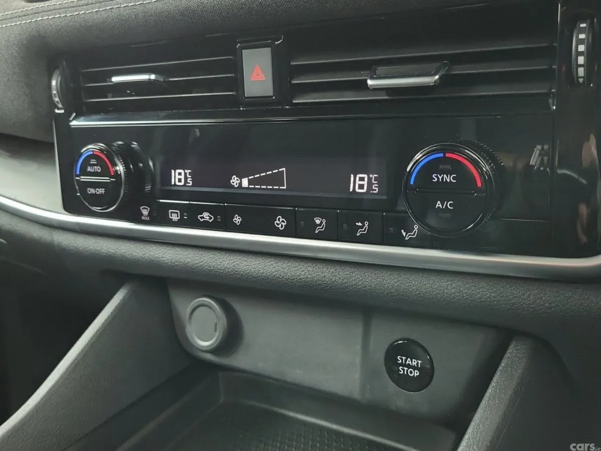 Nissan Qashqai MPV, Petrol Hybrid, 2026, Red